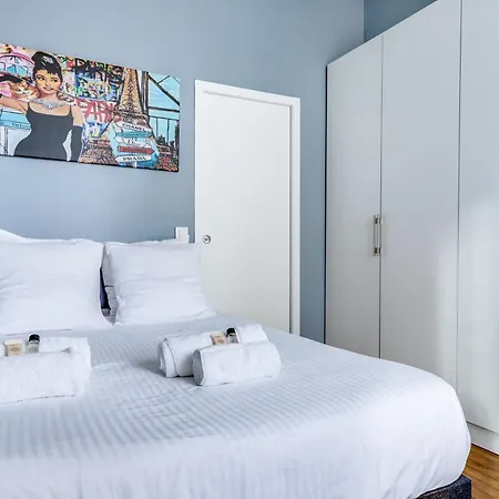 Buttes-chaumont - Fully-equipped * Parigi