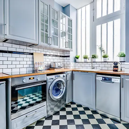 Buttes-chaumont - Fully-equipped Parigi